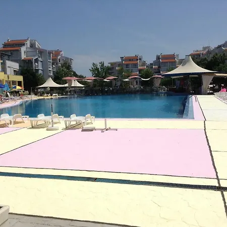 Студия В Элит 3 Apartman *